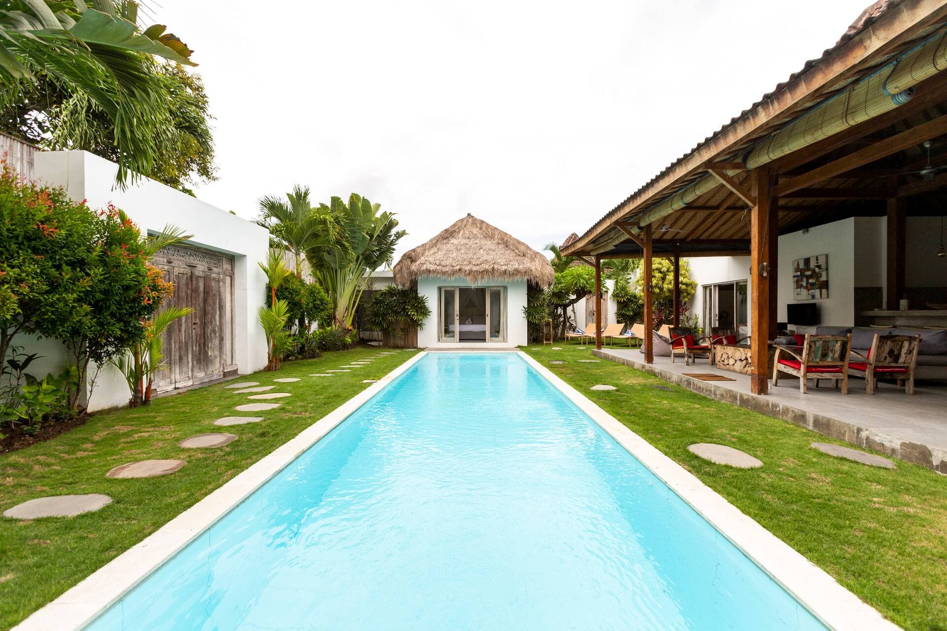 Oberoi Seminyak 500m Kudeta beach - Villa Thiara — photo 4